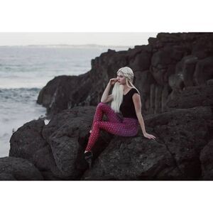 Blackmilk Game of Thrones Drogon Dragon Egg Leggings